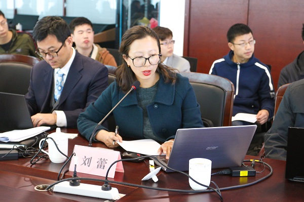 1555318948395332.jpeg 图3 中国造船工程学会科普部副主任刘蕾介绍中国智能船艇挑战赛发展情况.JPEG